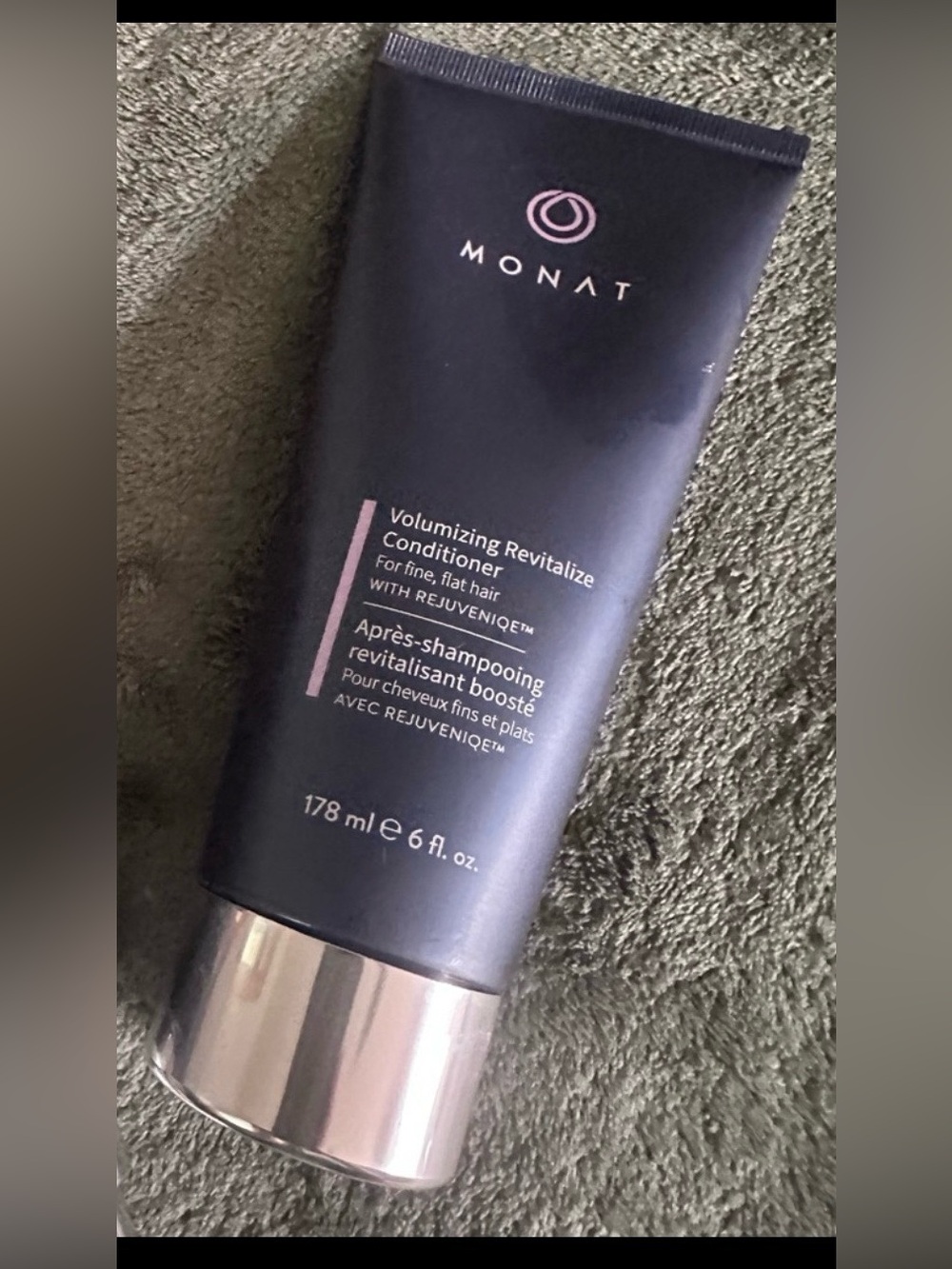 MONAT Volumizing Revitalize Conditioner - Black with Pink Accents